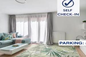 Kazinczy Street Vibe I 2BR I 1 Free Parking I Self Check-In Apartments, Budapest