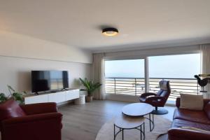 Cozy Beachfront Retreat Apartments, De Haan
