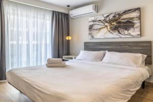 Private studio room 43 with kitchenette and private bathroom, Pembroke