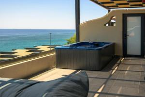 Olive Green Studios and Apartments, Plomarion