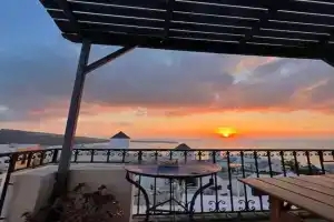 Sunset view apartment, Oia