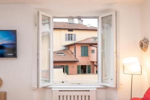PortaTorre Suite, a Charming apartment in the Heart of, Free Private Parking, Air Conditioning & More!, Como