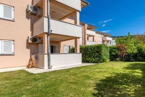 Azzuro Apartments, Baska