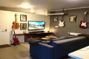 Studio Seven 7, Keflavik
