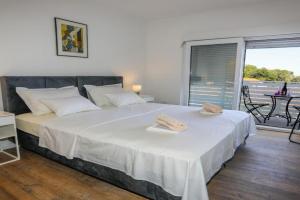 Stella Maris - Sea View Rooms with Balcony, Hvar