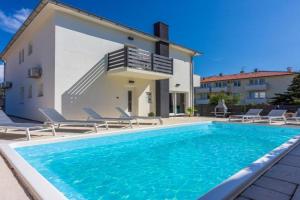 Villa Velvet, Baska