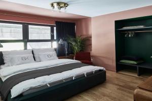 Bez Kantów Art Rooms, Warsaw