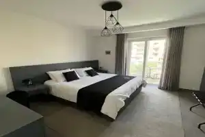 The Valley Room 8 condo with parking on premises, St Julians