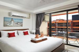 1bdr apartment NaiHarn Beach condo by Capital Pro, Nai Harn