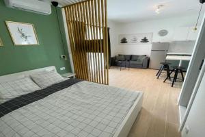 Modern studio overlooking downtown, Makarska
