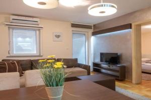 Perla Lux Apartments, Vrnyachka Banya
