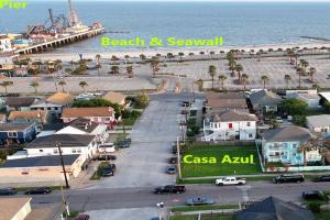 Furnished Home for Traveling Nurses, Corporate Stay Mid-Term-only 10Min to UTMB-7 Min to Cruise Port-1 Block to Beach Pleasure Pier- Large 3Bed-2Bath-7 Beds-CasaAzul 2605B, Galveston