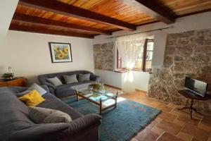 Harry's House, Betina