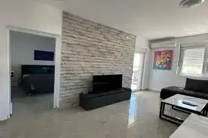 D&D I apartments, Bar