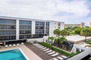 Amazing condo 5 minute walk to the beach! Apartments, Sunny Isles Beach