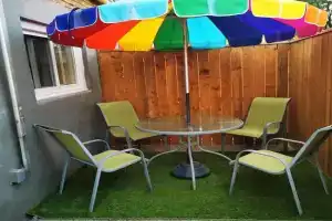 Patio privé, hébergement équipé et spacieux. Guest house, Hamilton