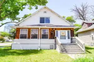 Unique Two Story with a Vintage Flare Guest house, Fargo