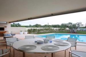 Luxury villa Lara with private pool, Bagnole