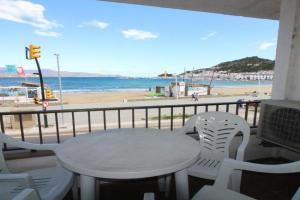 LLANCÀ 8 DAVANT MAR - Apartamento primera línea de mar con fantasticas vistas a Port de la Selva - ES-228-85, El Port de la Selva