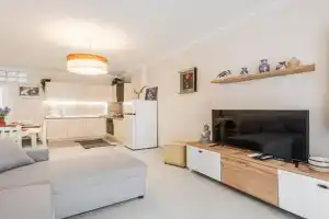 Helia's Cozy Apartment Qerret, Golem
