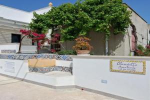 Claudette Apartments, Birgi Vecchi