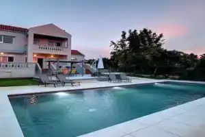 Mabech Villa, Maleme