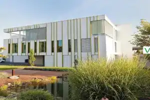 Luxus Design Villa EMG nah Frankfurt, Heidelberg mit Sauna, Schwimmteich, Garten für Familien und Gruppen bis 17 Personen, Bensheim