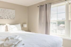 Minutes to Benning Two-Story Oasis Benning Bliss Guest house, Columbus