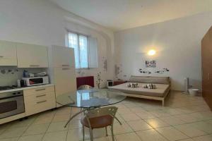 Minimal Loft in centro a Apartments, Piacenza