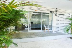Oh'lala Studios, Thong Sala