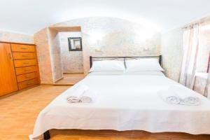 EIRINI Apartments, Symi