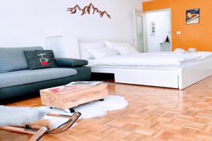 Studio Wolli - Stylish & Central - steps to Matterhorn gondola, Zermatt