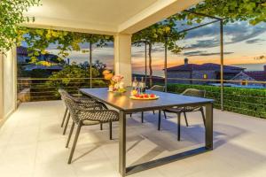 Apartman A`Mare, Postira
