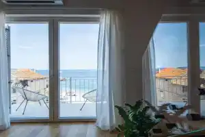 View Apartments, Comisa