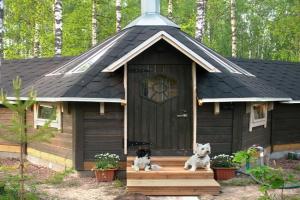 Glamping Troll House Eco-Cottage, Nuuksio for Nature lovers, Petfriendly, Espoo