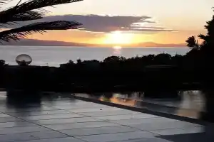 Villa Faihs, Afissos