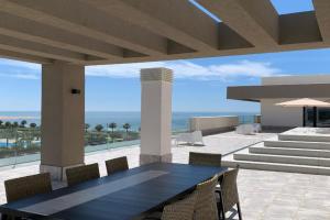 Penthouse with wide terrace next to the ocean, Isla de Canela