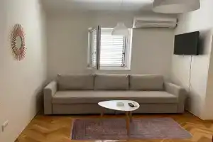 First line Apartment, Petrovac