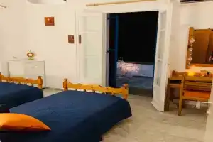 Limni No 2 self catering apartment, Posidhonia