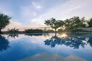 Upsidedown Villa. Amazing Views!, Lourdhata