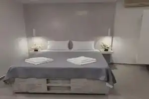 v&n villa santorini, Fira