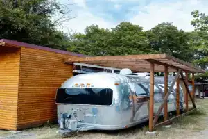 Luxury Vintage Airstream RV/Caravan Retro Charm Meets Comfort Guest house, Kiten