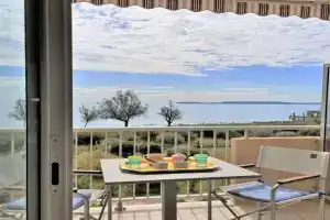 Studio cabine 4 pers, climatisé, parking, plage à pied - - FR-1-251-509, Le Lavandou