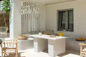 Kynthia Suite - Escape to Seaside Makry Gialos Apartments, Makriyialos