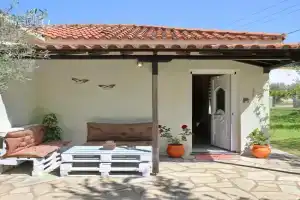 Magnolia House, Stafylos