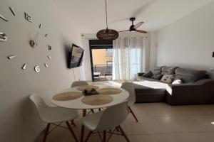 Apartamento con piscina ,parking y aire acondicionado, Sant Carles de la Rapita