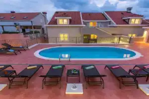 1 Bedroom Stunning Apartment In Molunat, Molonta