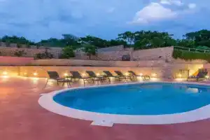 Lovely Apartment In Molunat, Molonta