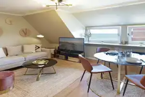 Hideaway Apartments, List