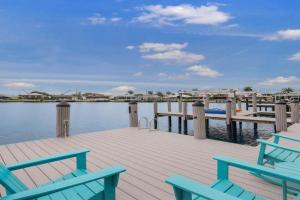 Luxurious home with pool/spa and huge water view Guest house, Marco